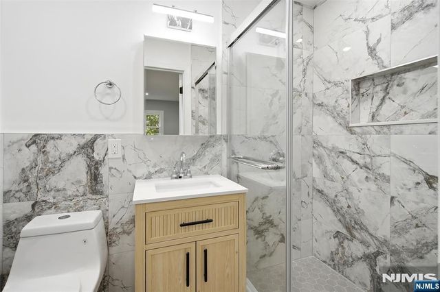 2 Homestead Place, Bergenfield, NJ 07621
