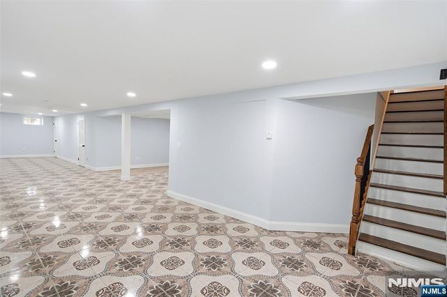 2 Homestead Place, Bergenfield, NJ 07621