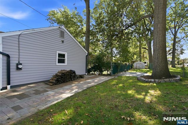 2 Homestead Place, Bergenfield, NJ 07621