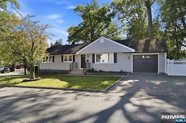 2 Homestead Place, Bergenfield, NJ 07621
