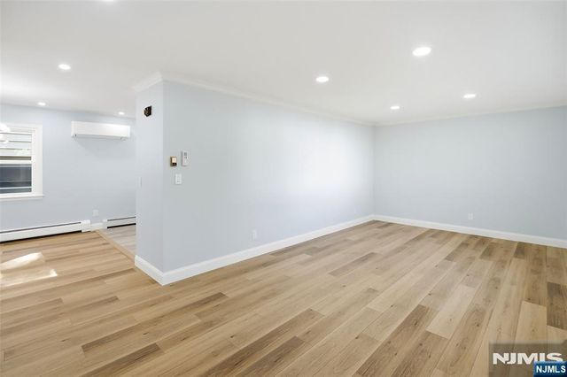 2 Homestead Place, Bergenfield, NJ 07621