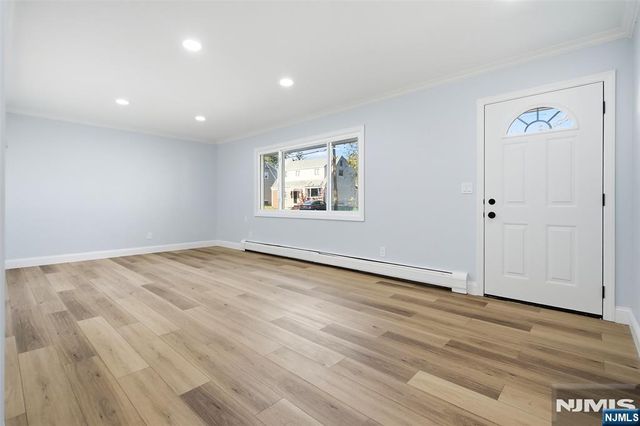 2 Homestead Place, Bergenfield, NJ 07621