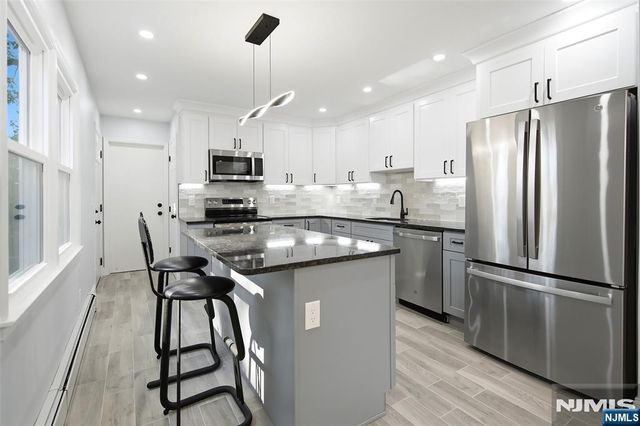 2 Homestead Place, Bergenfield, NJ 07621