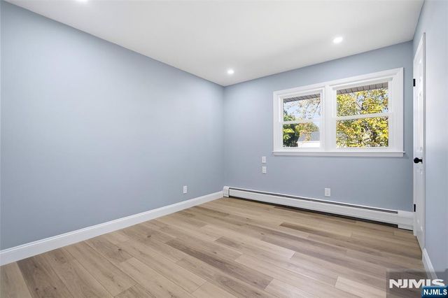 2 Homestead Place, Bergenfield, NJ 07621