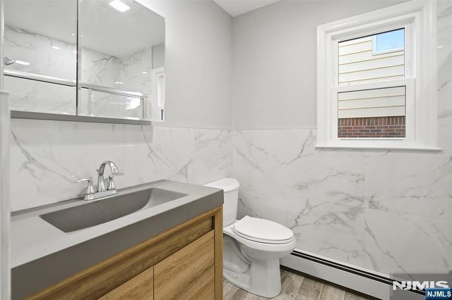 2 Homestead Place, Bergenfield, NJ 07621