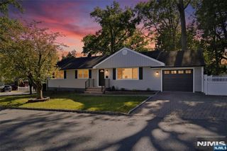2 Homestead Place, Bergenfield, NJ 07621
