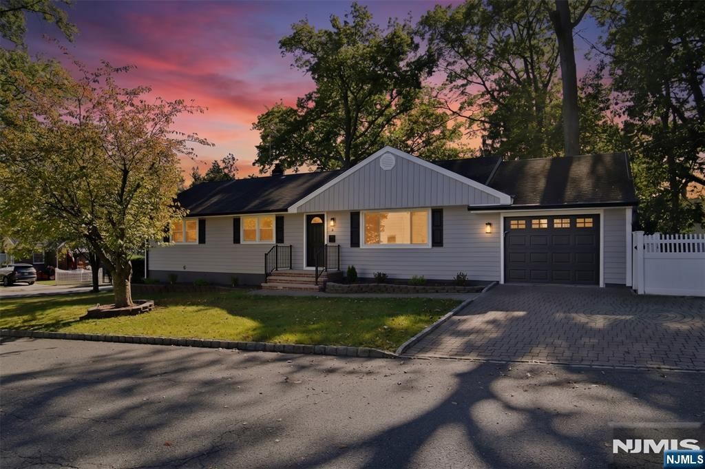 2 Homestead Place, Bergenfield, NJ 07621