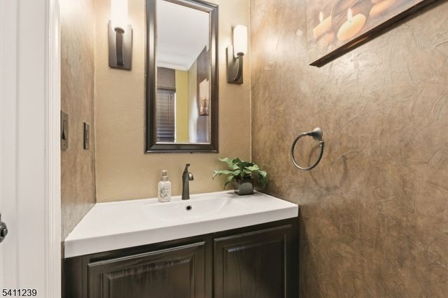 84 Drew Ct, Manalapan Twp., NJ 07726