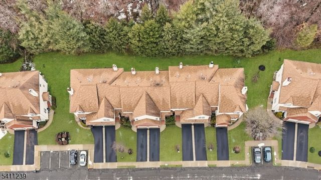 84 Drew Ct, Manalapan Twp., NJ 07726