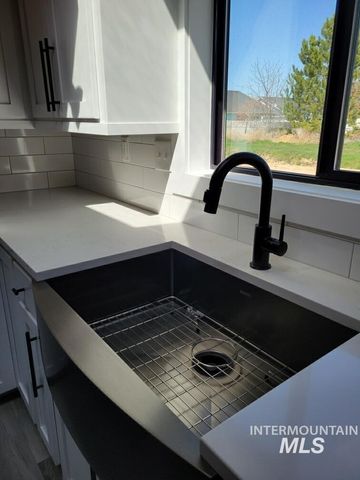 87 S Boundary St, Nampa, ID 83651