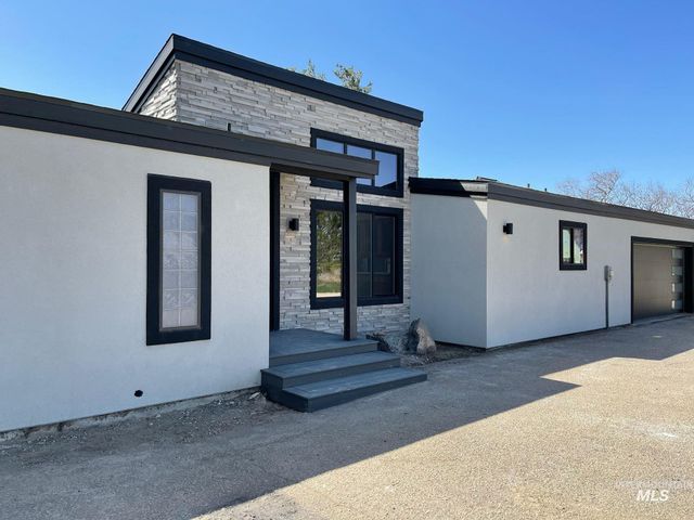 87 S Boundary St, Nampa, ID 83651