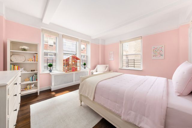 320 E 72nd St Apt 6A, New York City, NY 10021