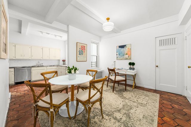 320 E 72nd St Apt 6A, New York City, NY 10021