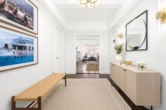 320 E 72nd St Apt 6A, New York City, NY 10021