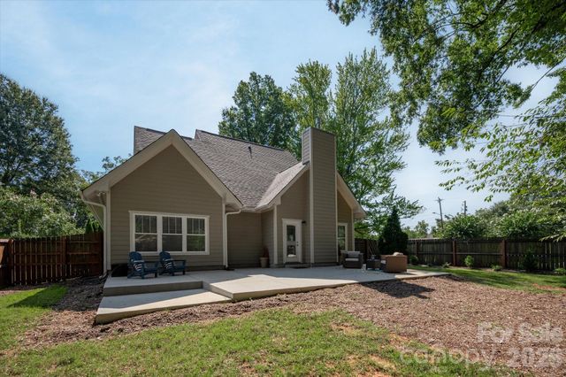 2562 Roseview Lane, Charlotte, NC 28205