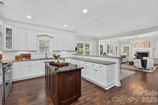 2562 Roseview Lane, Charlotte, NC 28205