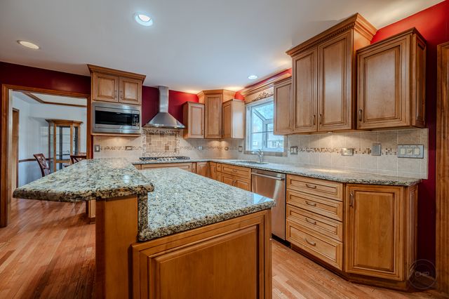 2413 Flambeau Drive, Naperville, IL 60564