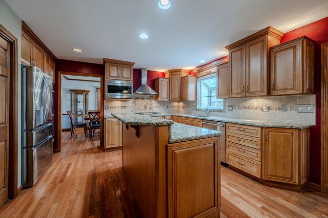 2413 Flambeau Drive, Naperville, IL 60564