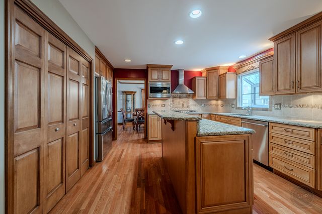 2413 Flambeau Drive, Naperville, IL 60564