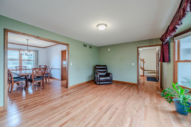 2413 Flambeau Drive, Naperville, IL 60564