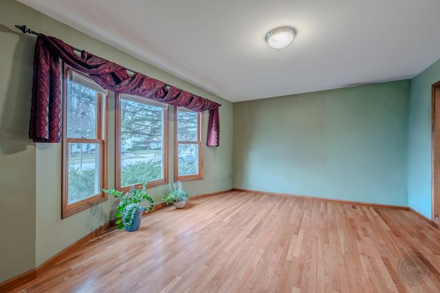 2413 Flambeau Drive, Naperville, IL 60564