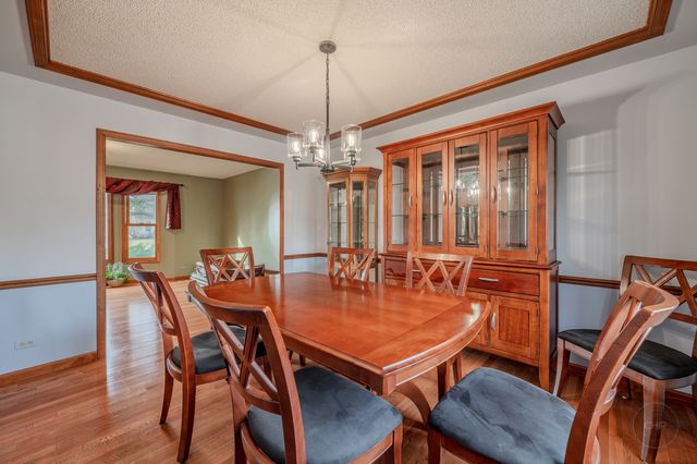 2413 Flambeau Drive, Naperville, IL 60564