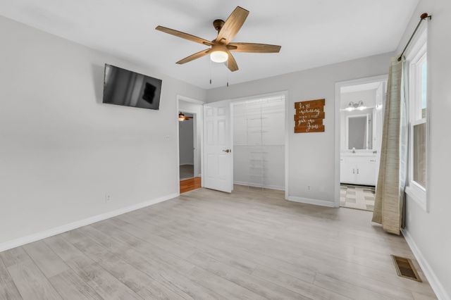 1120 Oak Plains Rd, Clarksville, TN 37043