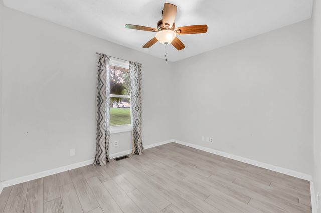 1120 Oak Plains Rd, Clarksville, TN 37043