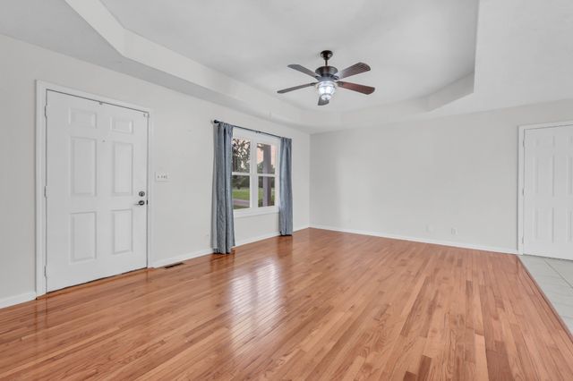 1120 Oak Plains Rd, Clarksville, TN 37043