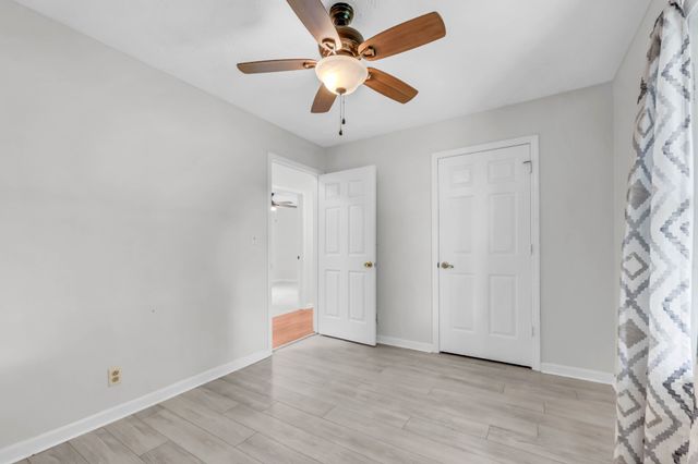 1120 Oak Plains Rd, Clarksville, TN 37043