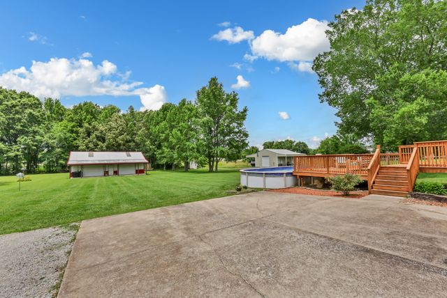 1120 Oak Plains Rd, Clarksville, TN 37043