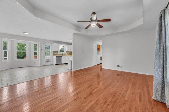 1120 Oak Plains Rd, Clarksville, TN 37043