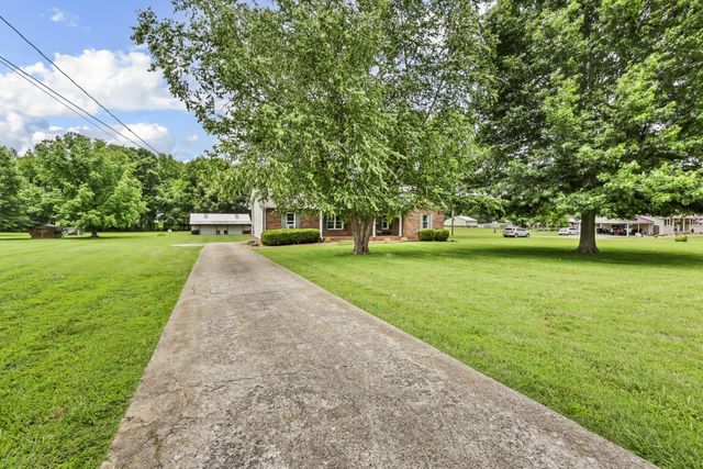 1120 Oak Plains Rd, Clarksville, TN 37043