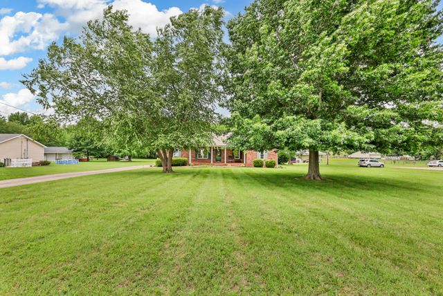 1120 Oak Plains Rd, Clarksville, TN 37043