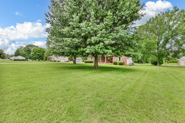 1120 Oak Plains Rd, Clarksville, TN 37043