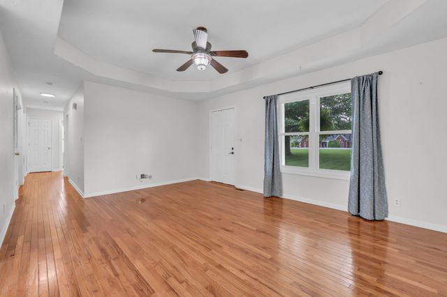 1120 Oak Plains Rd, Clarksville, TN 37043