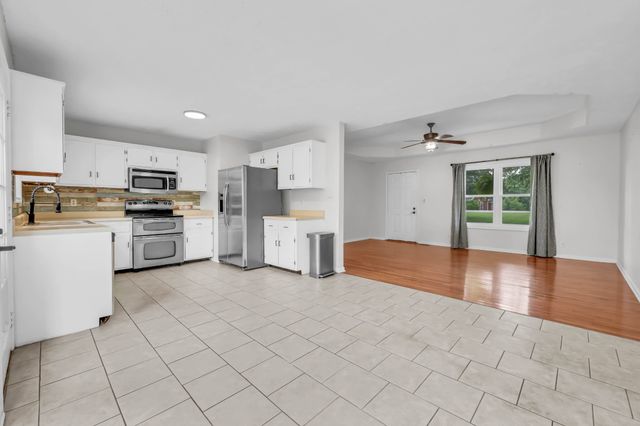 1120 Oak Plains Rd, Clarksville, TN 37043