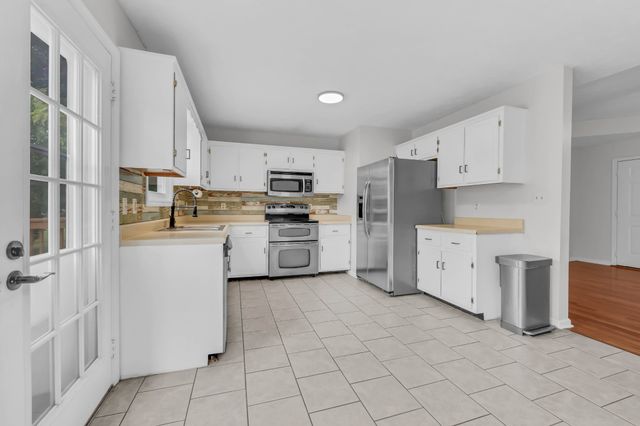 1120 Oak Plains Rd, Clarksville, TN 37043