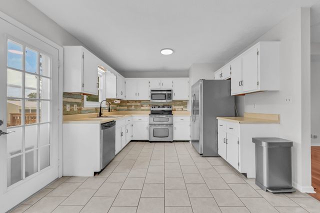 1120 Oak Plains Rd, Clarksville, TN 37043