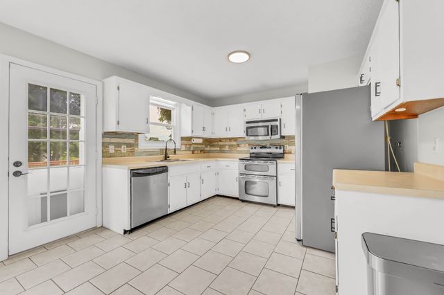 1120 Oak Plains Rd, Clarksville, TN 37043