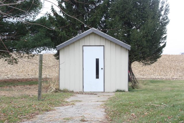 9546 W 700 South, Francesville, IN 47946