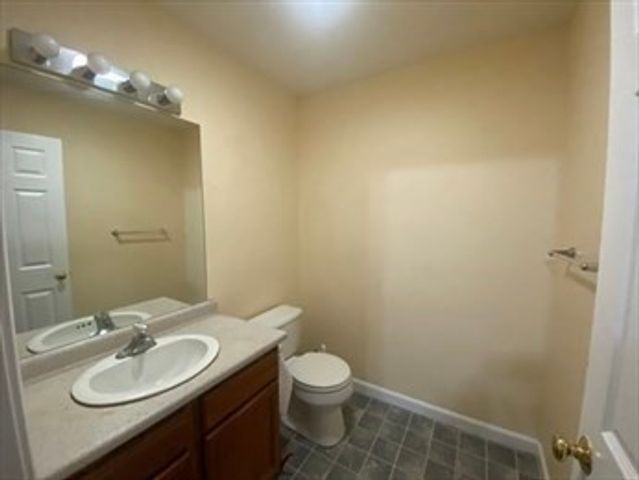 `100 Nutting Rd B5, Westford, MA 01886