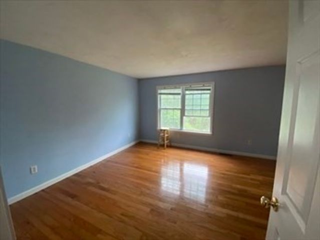 `100 Nutting Rd B5, Westford, MA 01886