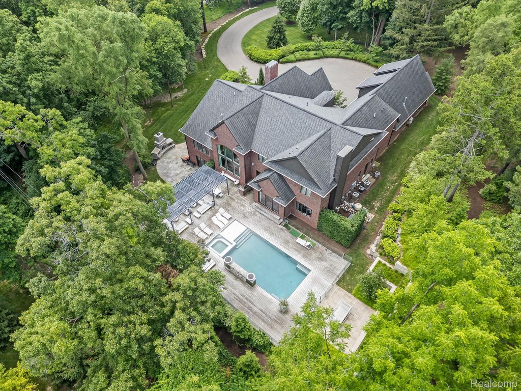 32890 Whatley Road, Franklin Village, MI 48025