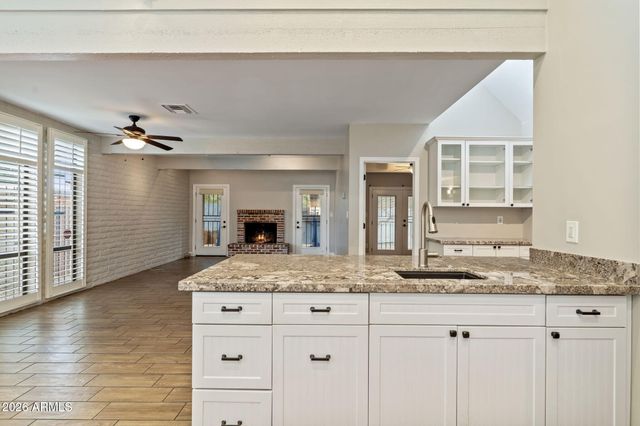 7840 N 7TH Street 1, Phoenix, AZ 85020