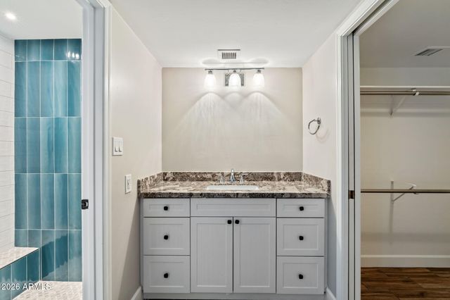 7840 N 7TH Street 1, Phoenix, AZ 85020