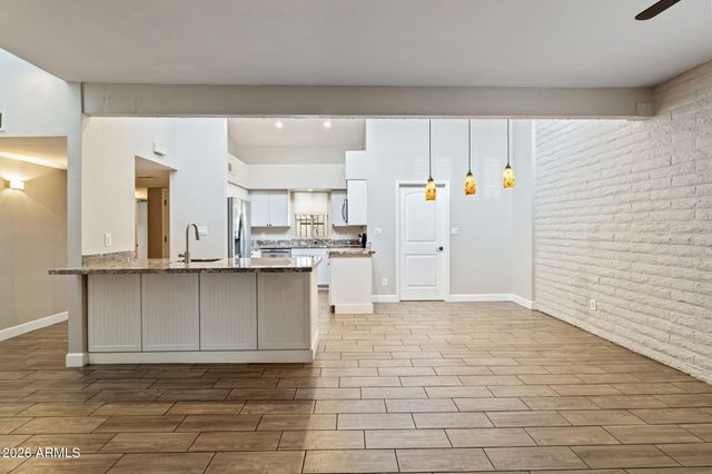 7840 N 7TH Street 1, Phoenix, AZ 85020