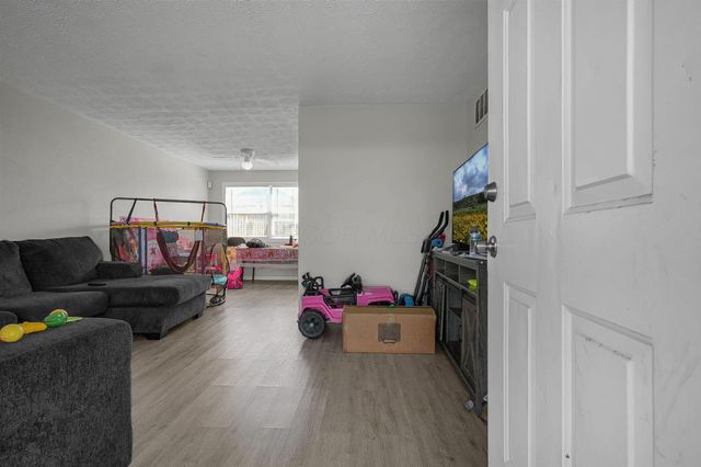 129 Buckeye Circle, Columbus, OH 43217