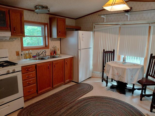 W10508 N ZAK LANE, Crivitz, WI 54114