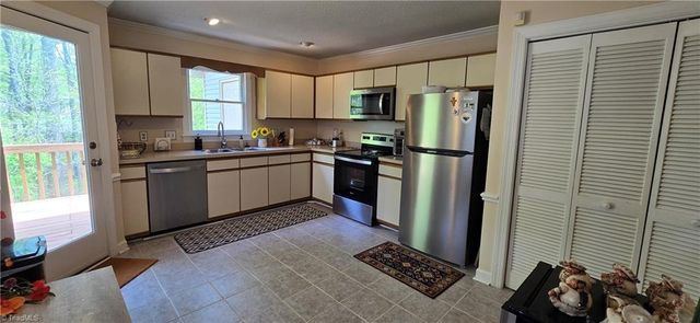2014 Hearthwood Court, Greensboro, NC 27407